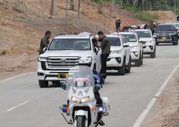 King, Queen inspect development of Pan Borneo Highway project in Sabah